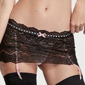 VS DREAM ANGELS Ribbon Slot Skirt w/Garters Black w/Pink Ribbon & Panty NWT